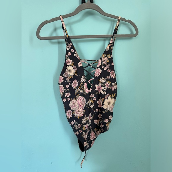 Billabong One Piece Bikini Size Large - Picture 2 of 3